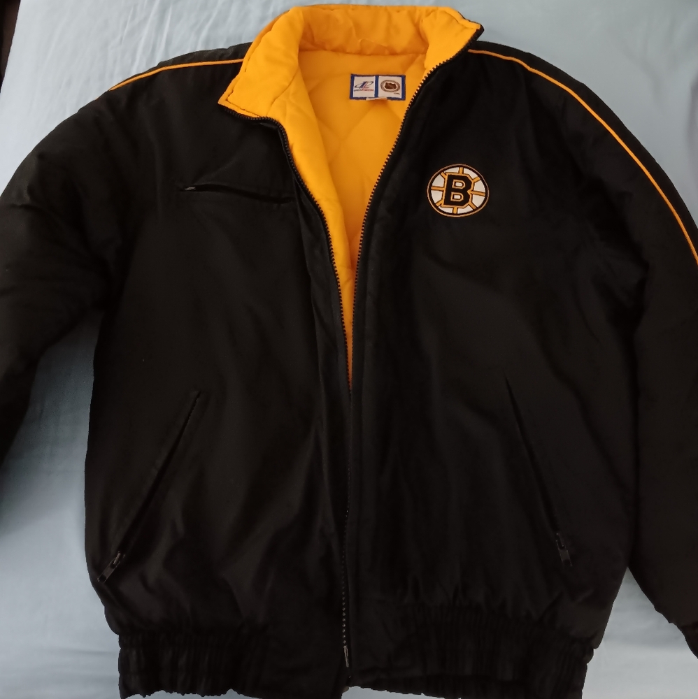 Starter Jacket size medium color black and yellow. Bruins winter jacket.